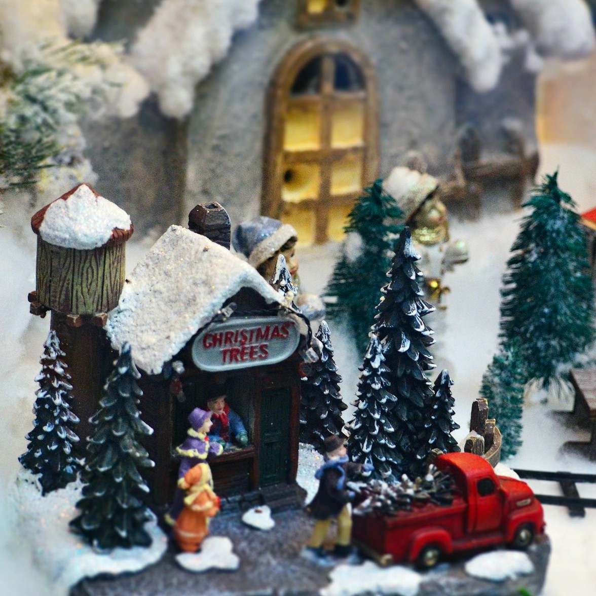 miniature-christmas-trees-model
